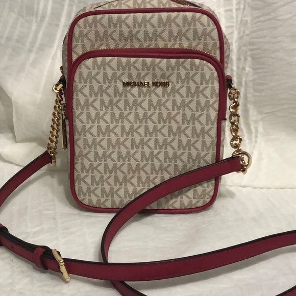 Michael Kors Handbags - Michael Kors Jet Set Crossbody Bag